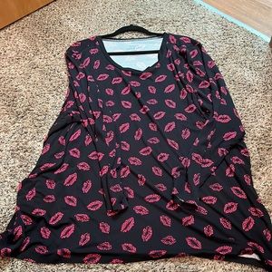 NWOT torrid super soft size 5 long sleeve t-shirt